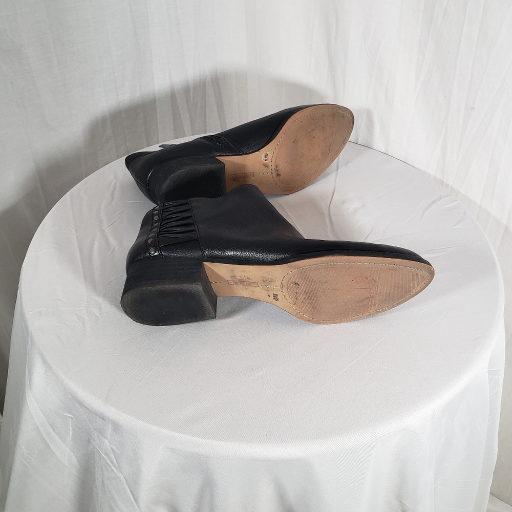 Vince Camuto's Black Leather Booties Sz 10 - Picture 8 of 9